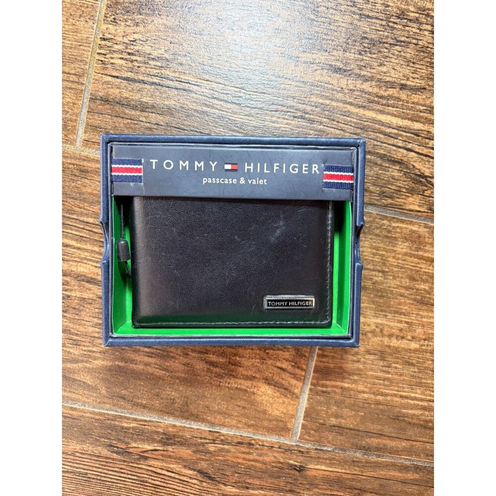 Tommy Hilfiger Black Leather Passcase & Valet Wallet